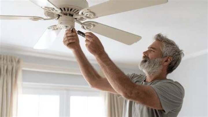 Do all ceiling fans wobble?