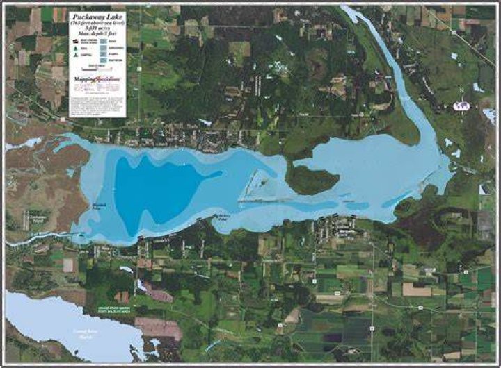How deep is lake puckaway?