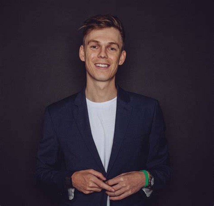 What is caspar lee doing now?