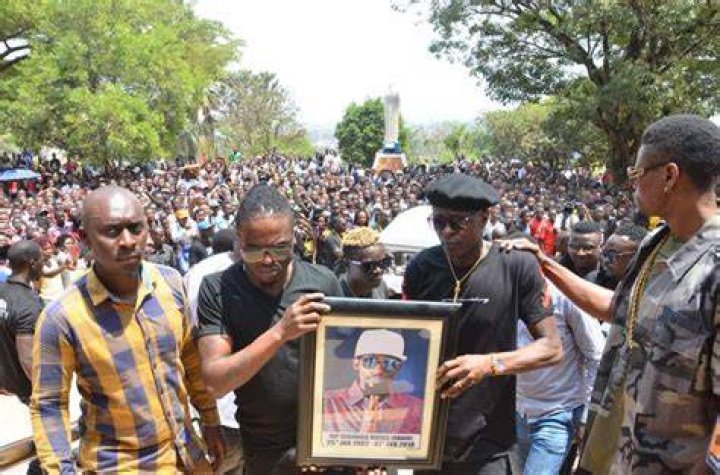 When did mowzey die?